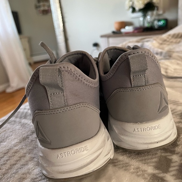 Reebok Astroride Running Shoes - Picture 3 of 5